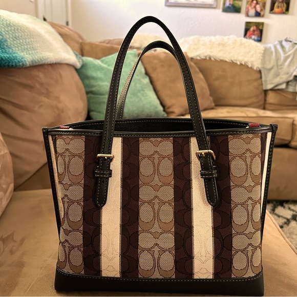 Brand new Coach purse and matching large wristlet - Picture 6 of 9